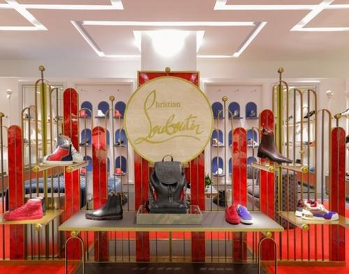 樹(shù)皮覆蓋了邁阿密設(shè)計(jì)區(qū)的Christian Louboutin精品店