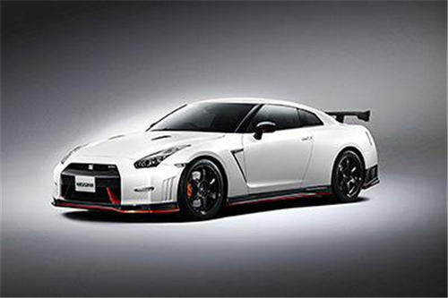 全能的日產(chǎn)GT-R Nismo到達澳大利亞成為該展廳中最有力和最快的日產(chǎn)汽車