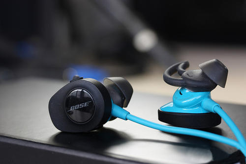 您還可以通過Bose SoundSport應(yīng)用程序與朋友共享音樂