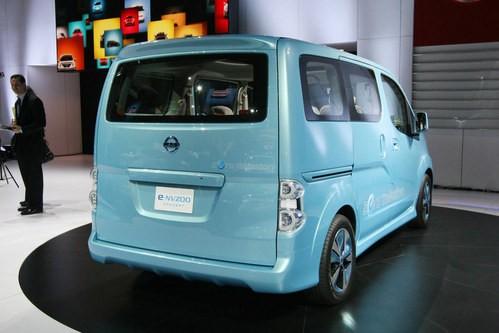 e-NV200是使用LEAF的動(dòng)力總成在某些海外市場(chǎng)出售的小型電動(dòng)貨車