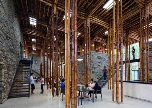 Nguyen Khac Phuoc Architects在狹窄的越南房屋內(nèi)種植竹子