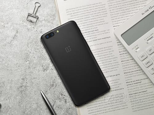 OnePlus 5的6GB RAM和64GB存儲版本的價格預(yù)計為32,999盧比