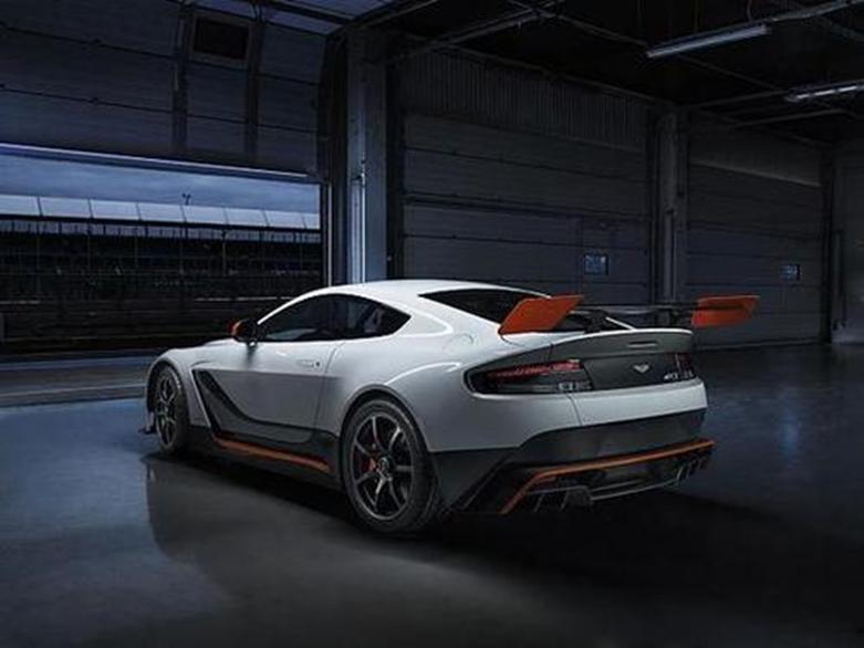 渲染的阿斯頓馬丁Vantage GT3公路車展現(xiàn)干凈的寬體外觀