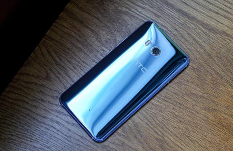 HTC U11動手操作—可壓縮的全玻璃設(shè)備支持雙熱字