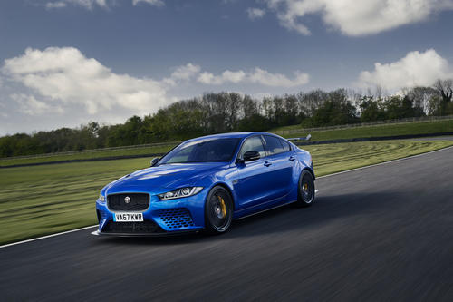 Jaguar XE SV Project 8在紐伯格林賽道上起跑