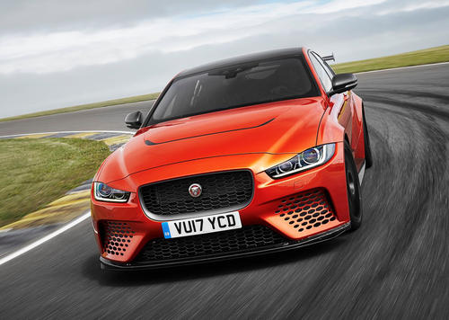 Jaguar XE SV Project 8在紐伯格林賽道上起跑