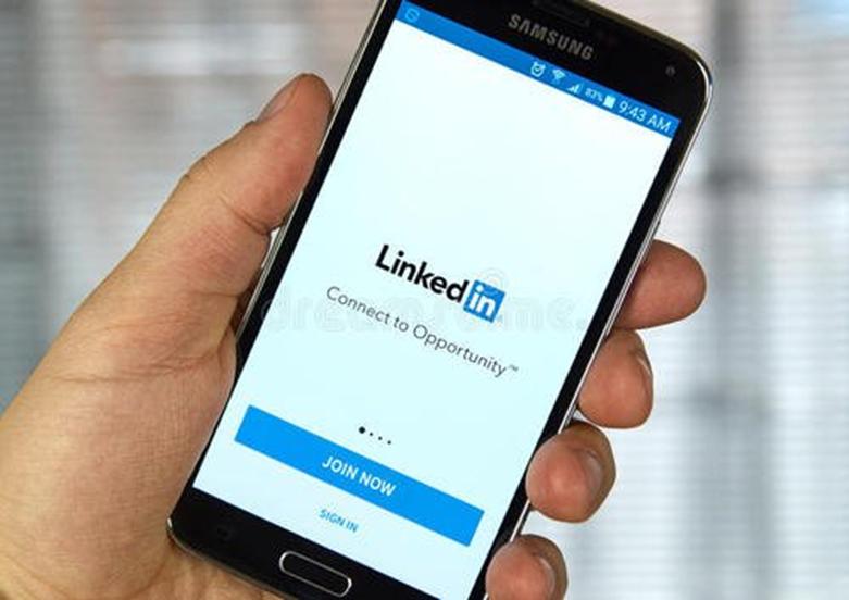 LinkedIn推出了基于微軟人工智能技術的翻譯功能