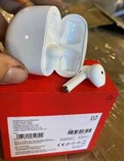 被美國(guó)海關(guān)扣押的20,000個(gè)一加 Buds為“假冒AirPods”