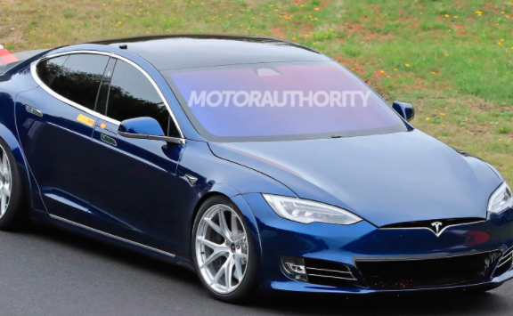 售價141,070美元的特斯拉Model S Plaid可提供超過500英里的續(xù)航里程