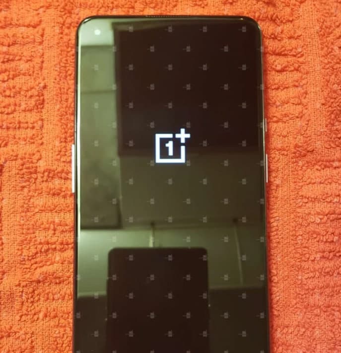 OnePlus 9新泄漏揭示了50MP三重?cái)z像頭設(shè)置