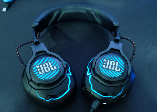 JBL Quantum One游戲耳機(jī)評(píng)測(cè)：出色的音質(zhì)，豐富的功能