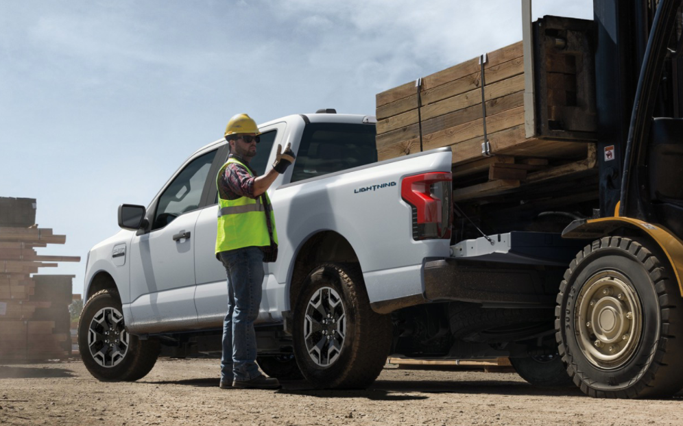 2022年福特F-150 Lightning Pro成為出色的工作卡車