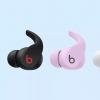 在金卡戴珊的耳朵里發(fā)現了新的 Beats 無線耳機，竊取了 AirPods 的風頭